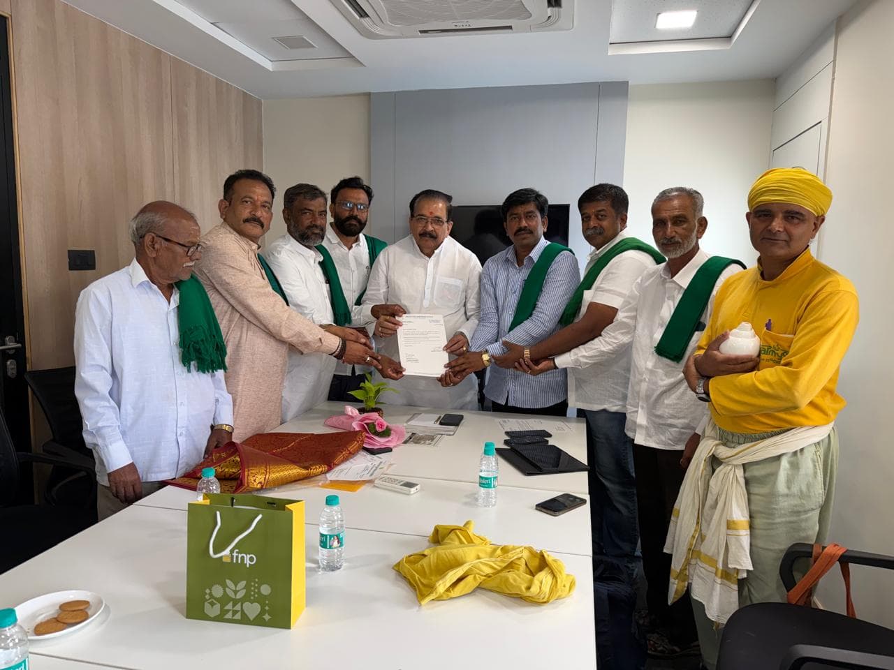 নিয়োগপত্র হস্তান্তরের সময় উপস্থিত প্রতিনিধিদল