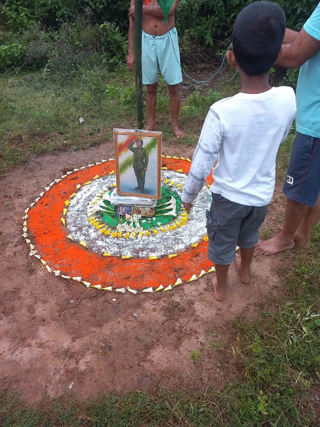 পতাকা উত্তোলন ও শ্রদ্ধাঞ্জলি — গ্রামের উঠোন।